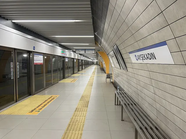 Ayşekadın station
