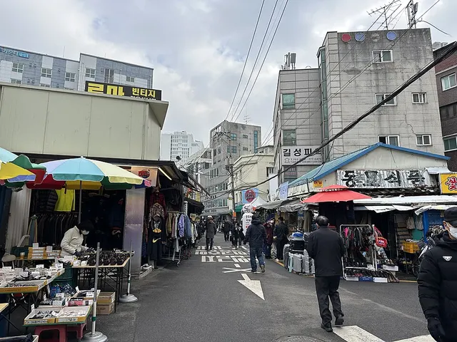 Dongmyo Flea Market