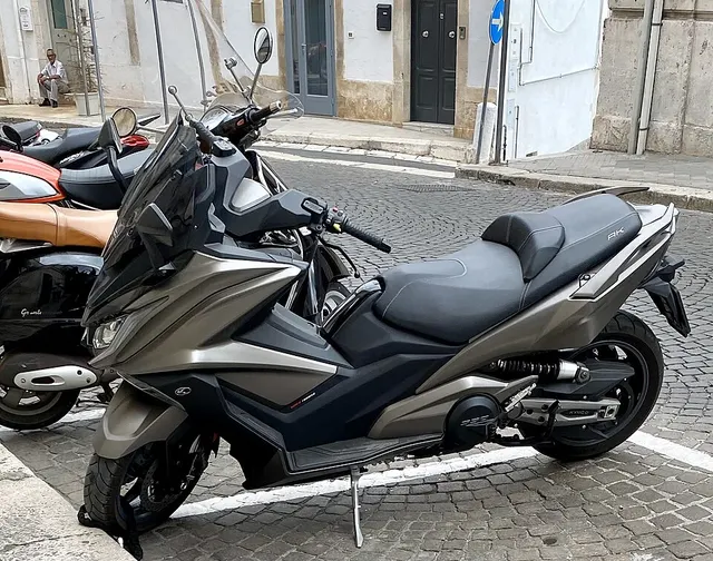 Kymco AK550
