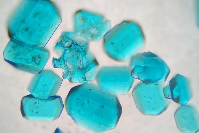 Sodium bis(carbonato)cuprate
