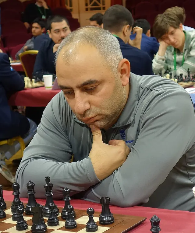 Varuzhan Akobian