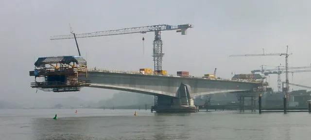 Pont à poutres en porte-à-faux