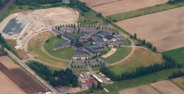Chief Leschi Schools