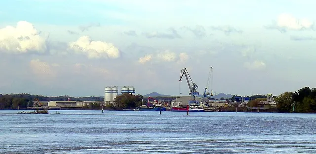 Port fluvial d'Arles