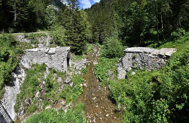 Barrage-écluse de la Joux-Verte