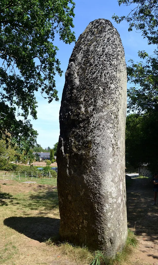 Menhir de Kerampeulven