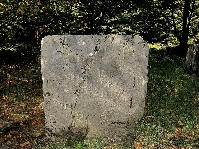 Base de la colonne Hauptmann