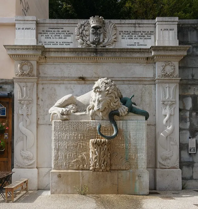 Fontaine du Serpent et du Lion