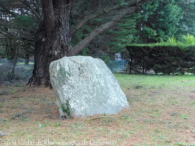 Menhir de Men Guen