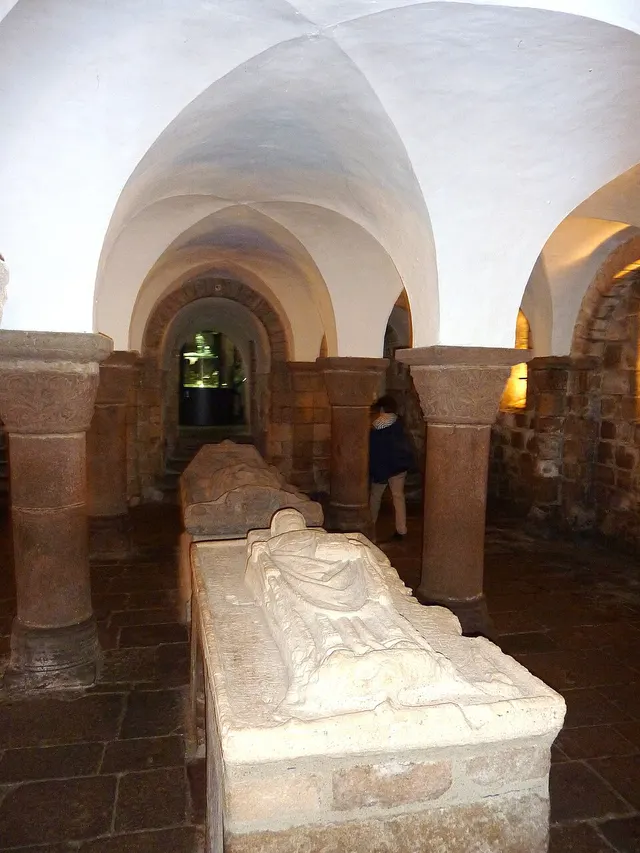 Tombeau de saint Gurloës de l'église abbatiale de Quimperlé