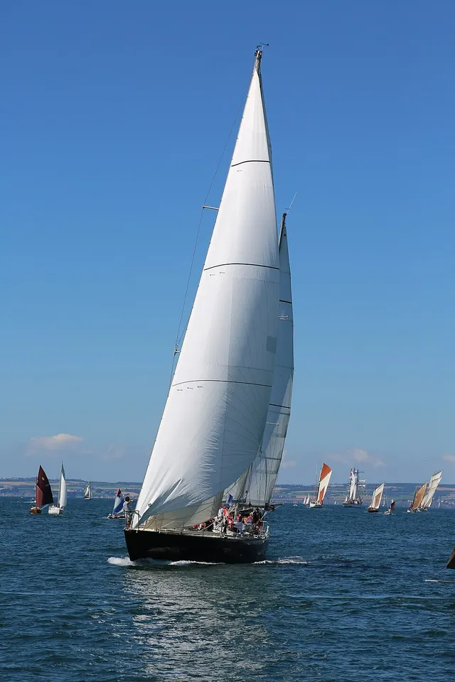 Pen Duick VI