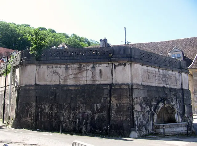 Château d'eau de la source d'Arcier
