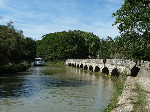 Pont-canal et épanchoir de l'Argent-Double