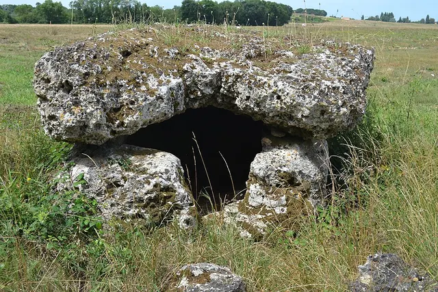 Pierres closes de Charras